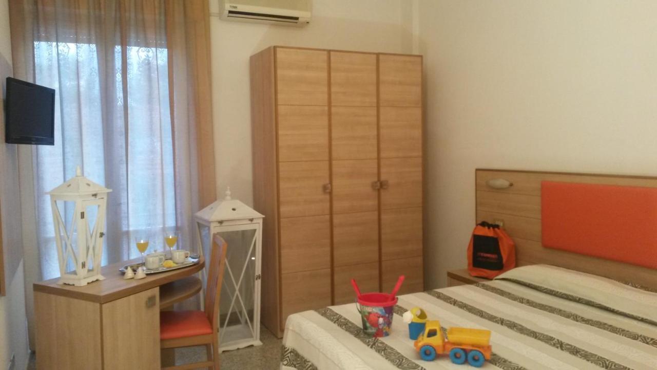 Hotel Camelia Rimini Bagian luar foto