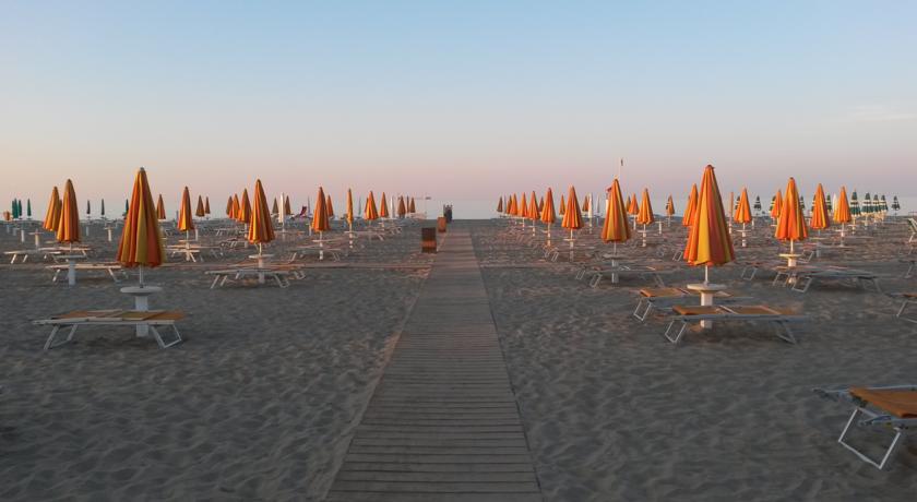 Hotel Camelia Rimini Bagian luar foto