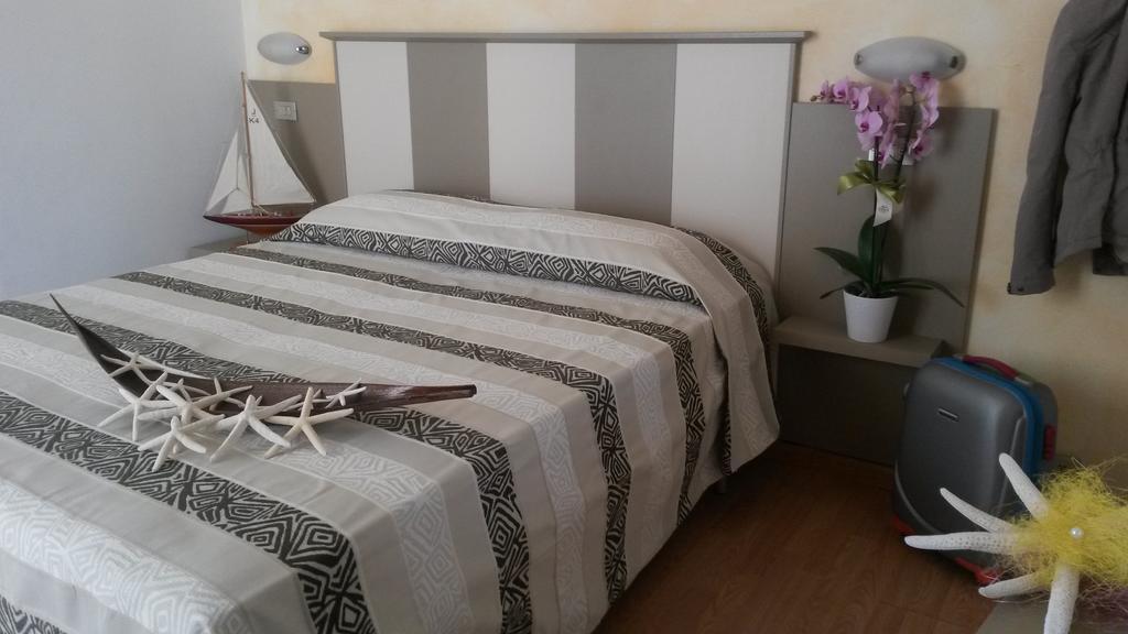 Hotel Camelia Rimini Bagian luar foto
